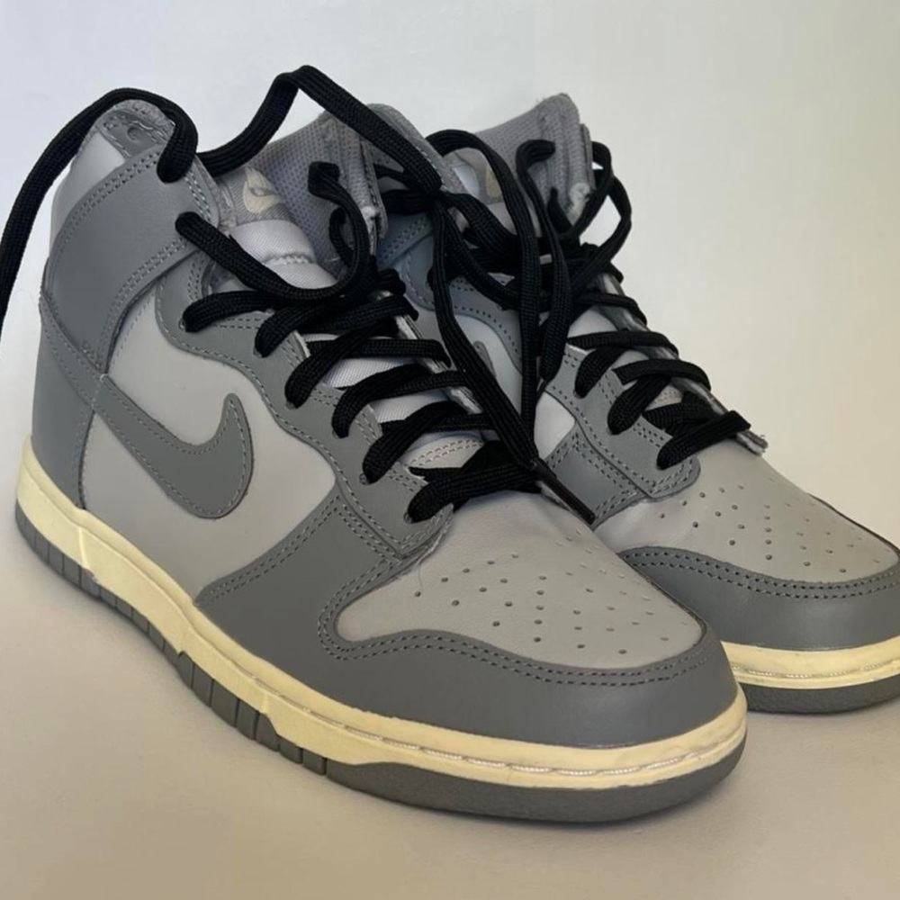 W NIKE HIGH DUNK in grey fog